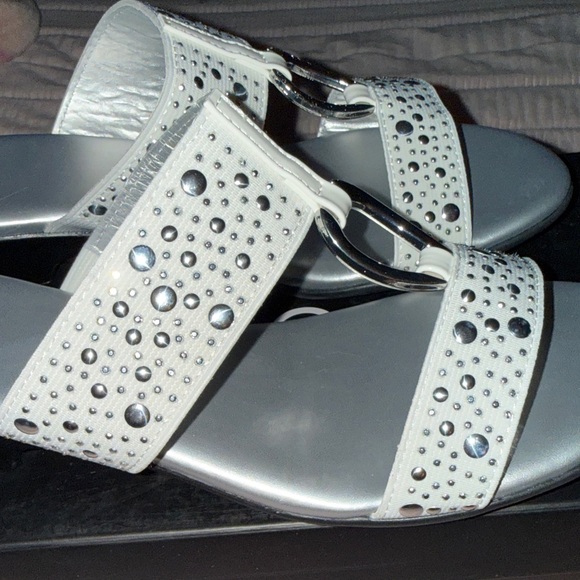 Jones New York Silver and White Embellished Sandals - Picture 4 of 8
